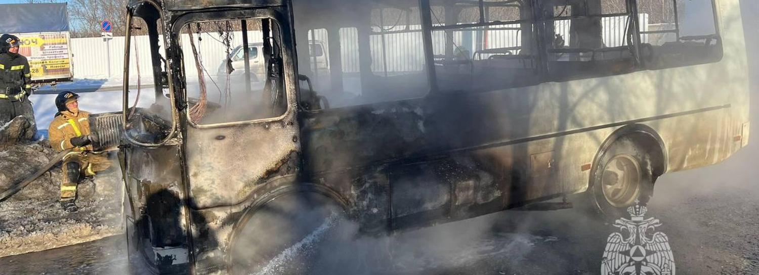 Автобус №189 сгорел на улице Богдана Хмельницкого в Новосибирске