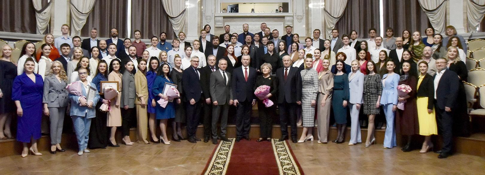 С песней по жизни: Сибирский русский народный хор отмечает 80-летие