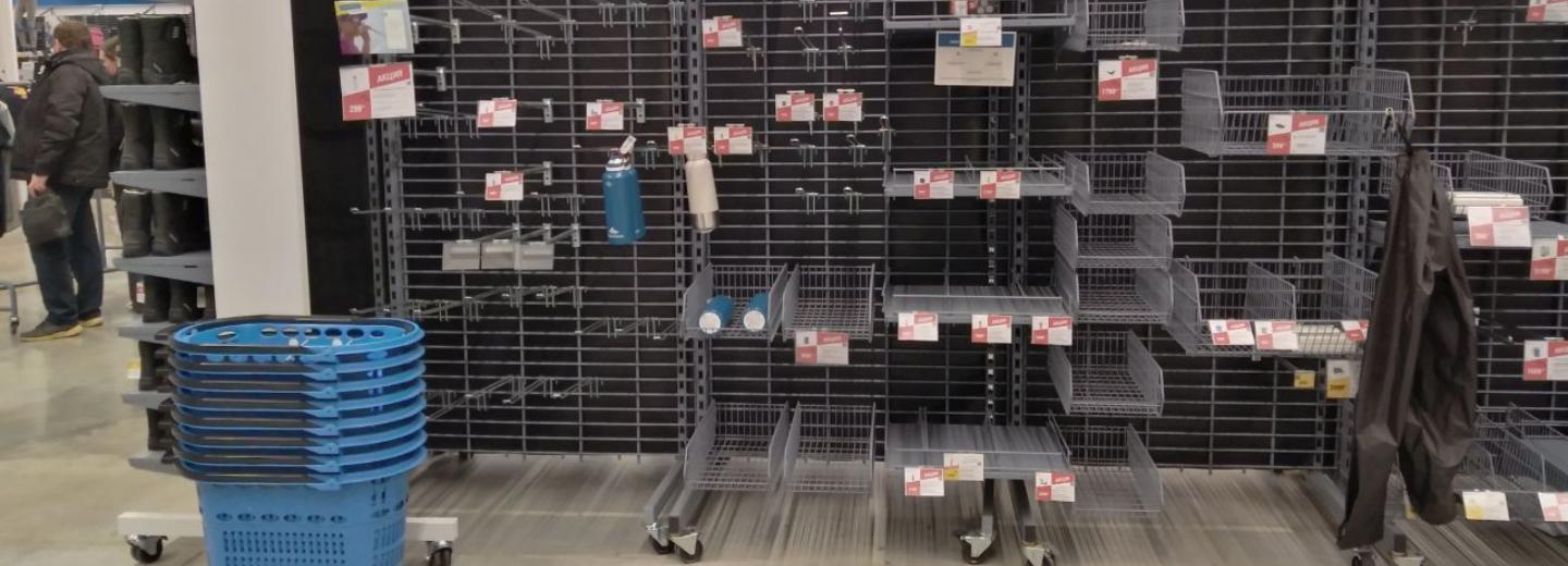 Decathlon закрыт: новосибирцы скупили почти всё в спортивном гипермаркете