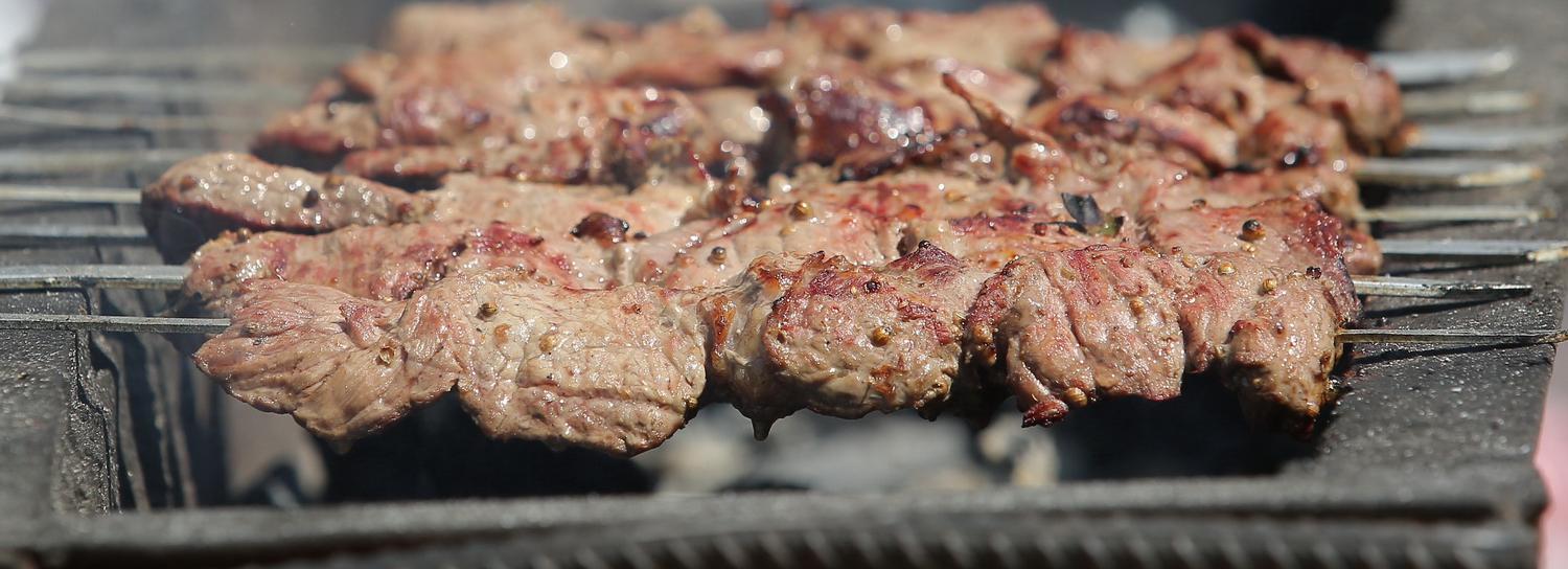 Новосибирцы ринулись скупать мангалы на праздники — пожарные против