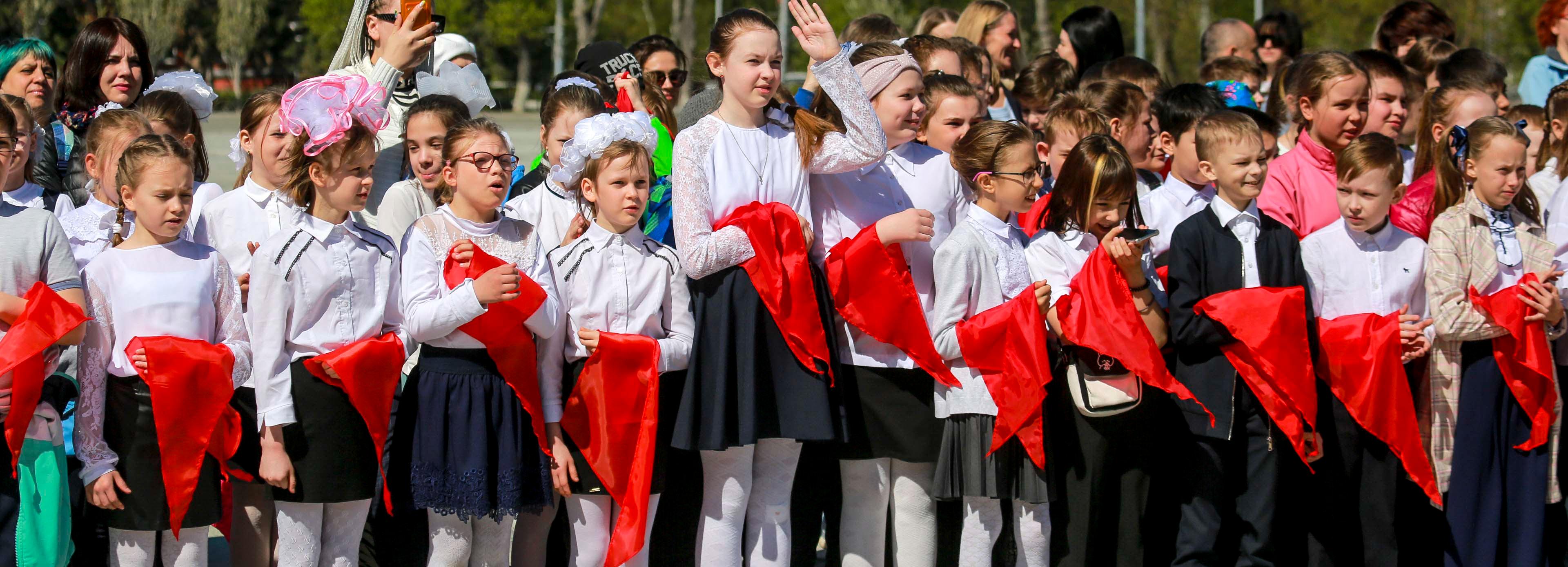 Новосибирских школьников приняли в пионеры