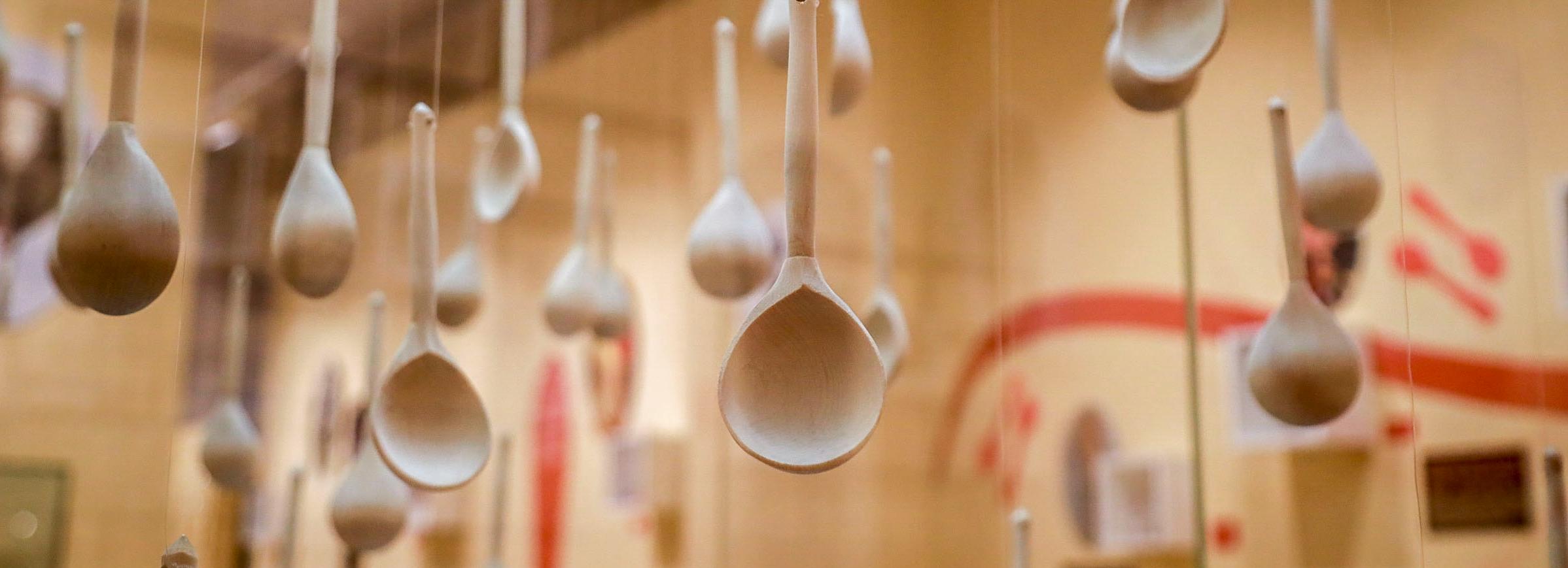 Ложки для усачей и тихого размешивания показывают в краеведческом музее