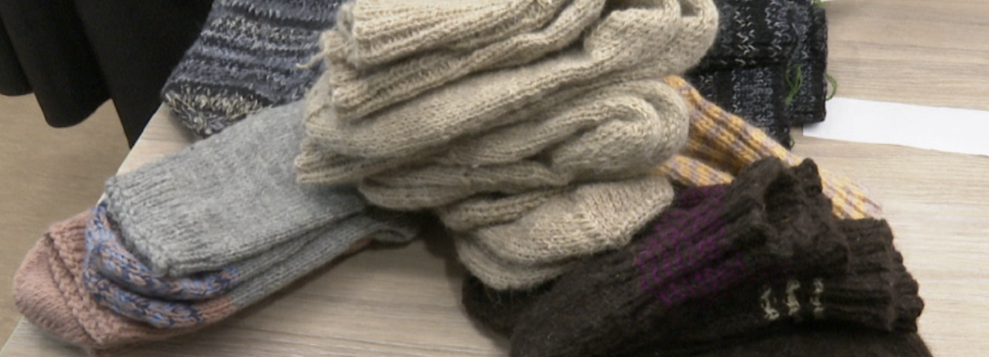 2000 пар носков связали для мобилизованных жительницы Новосибирска