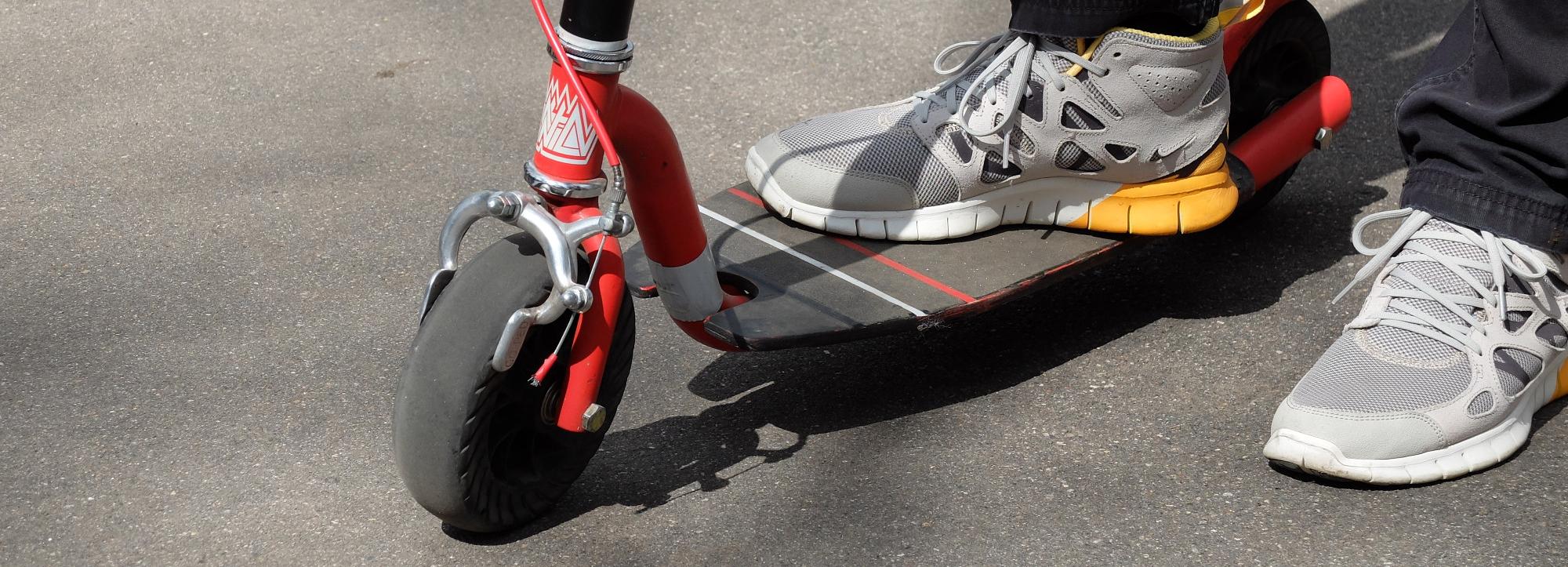 Дети катались на самокатах в закрытом гипермаркете Новосибирска