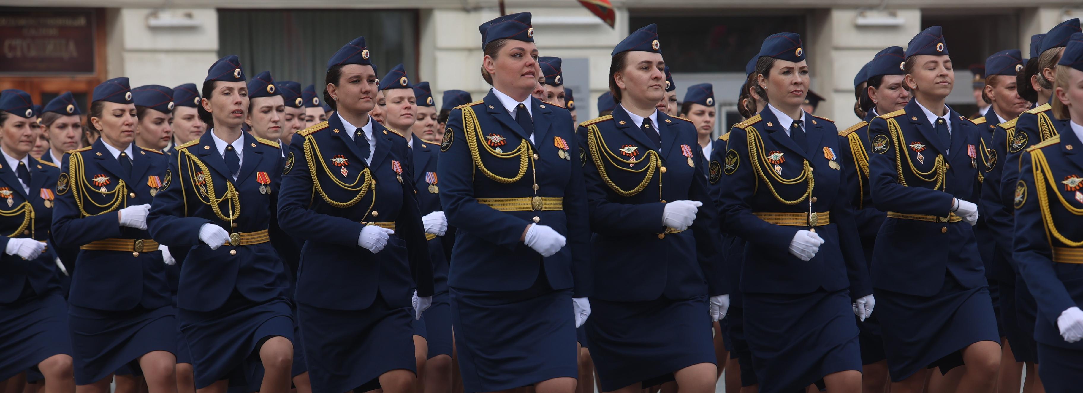 Афиша длинных выходных: парад, праздник на теплоходе и правильное кино