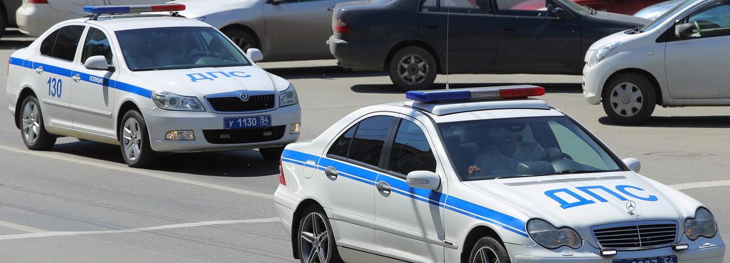 Автоинспекторы ловили водителей ради подарков на площади Ленина