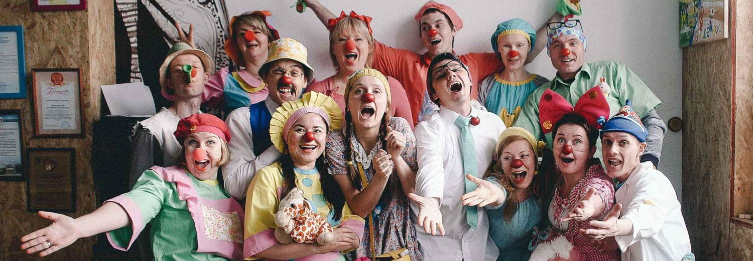 Новосибирские чиновники сходили в кино в День спонтанной доброты