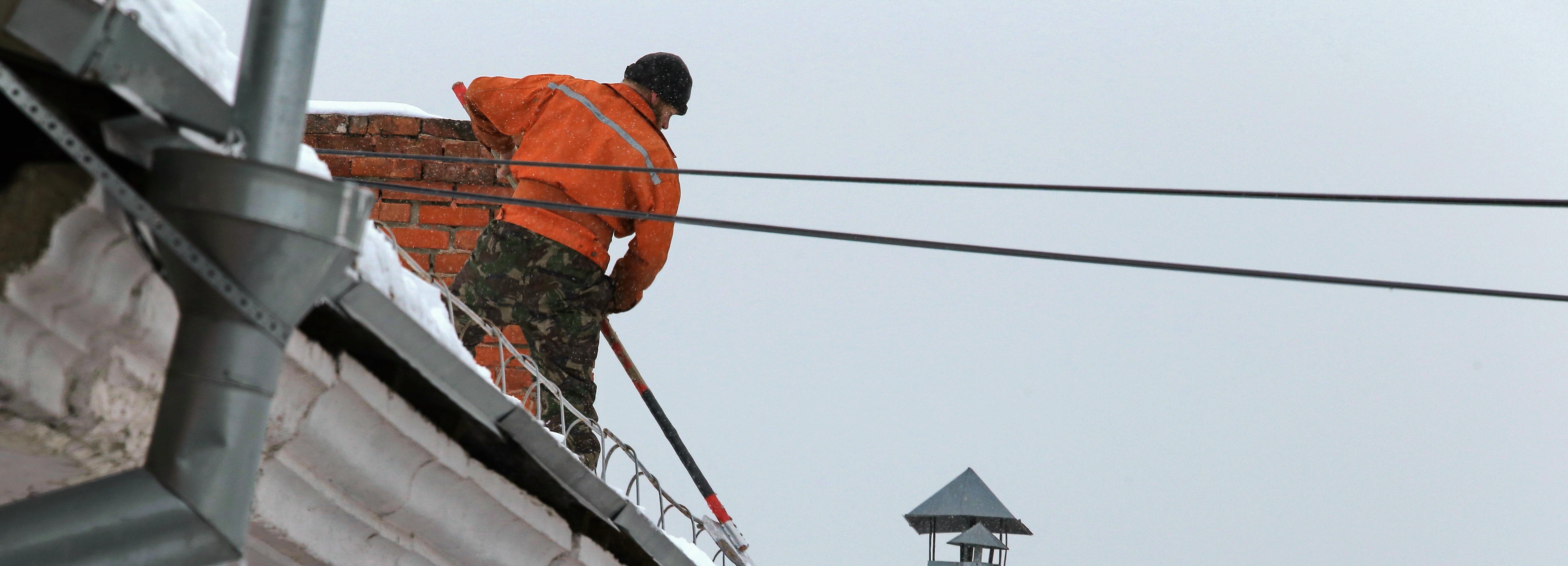 Мэр Кудрявцев дал три недели для полной очистки крыш от снега