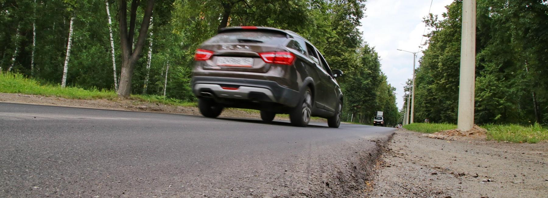 Новый асфальт на улице Пирогова возле НГУ уложат к концу июля