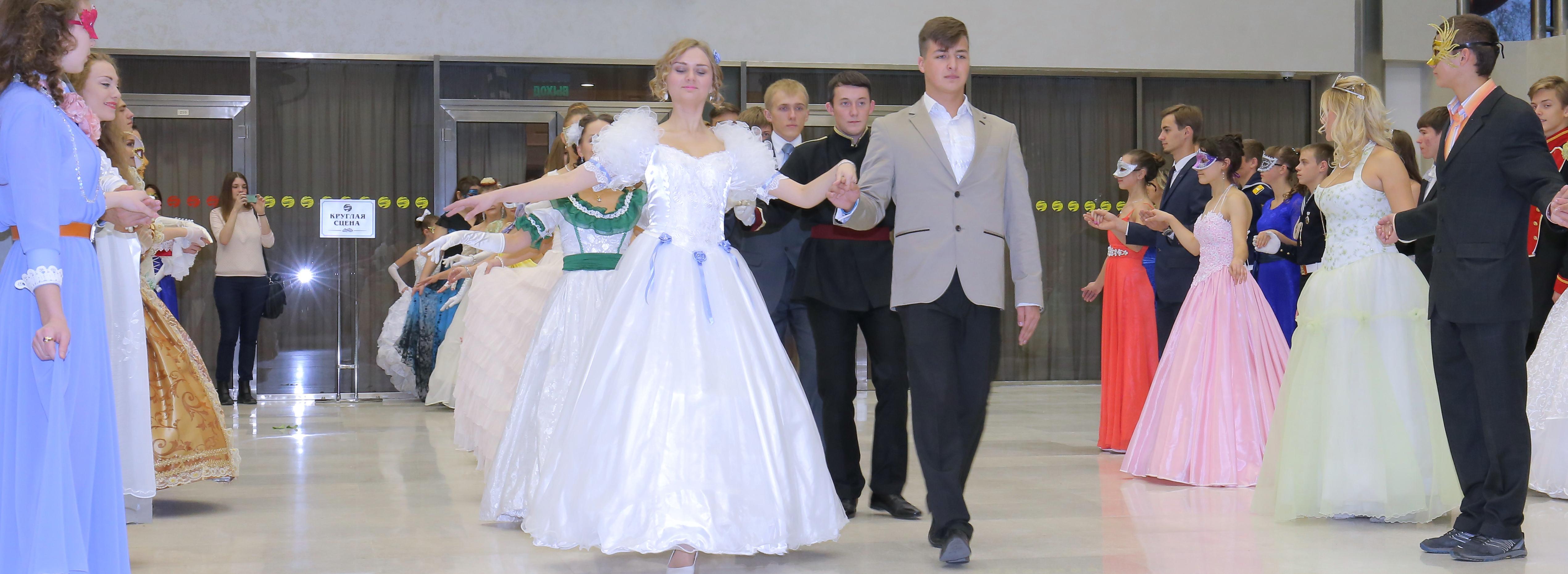 Афиша выходных: женский день, красивая выставка и бал-маскарад