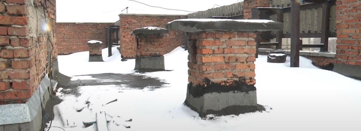 Прохудившаяся крыша после оттепели вызвала потоп в доме на Есенина