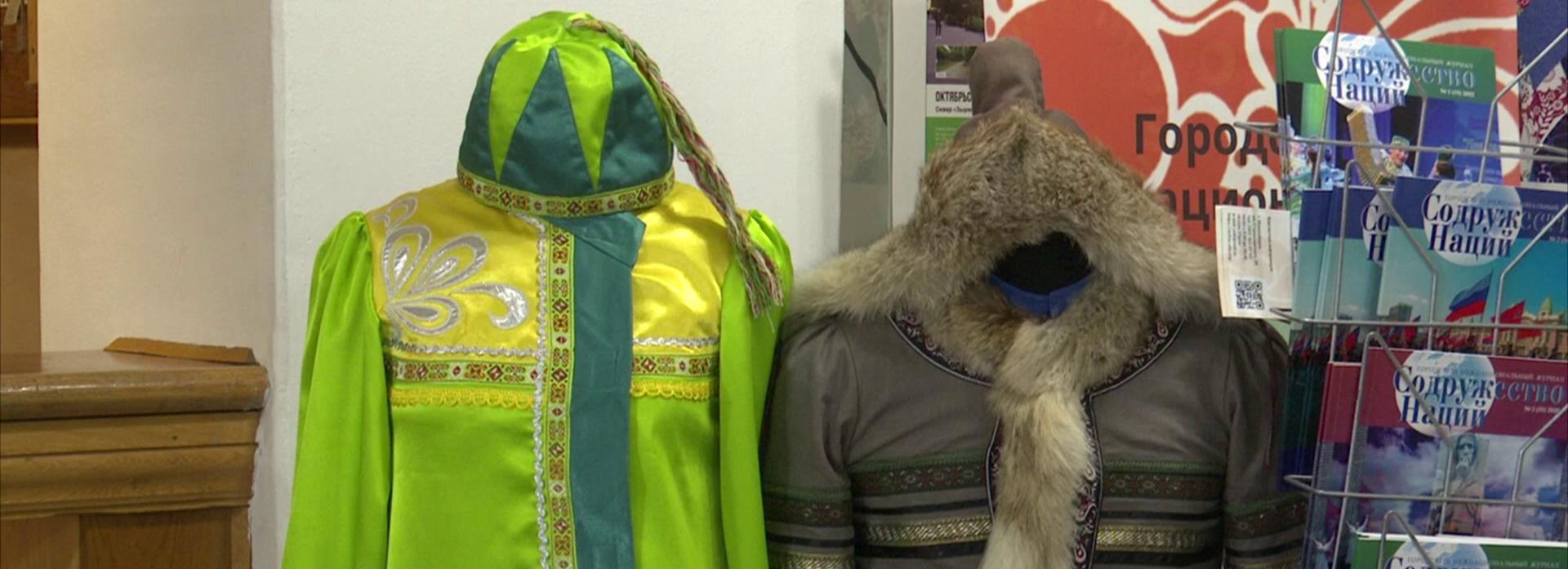 Причудливые наряды из Средней Азии показали на фестивале «Этномол»