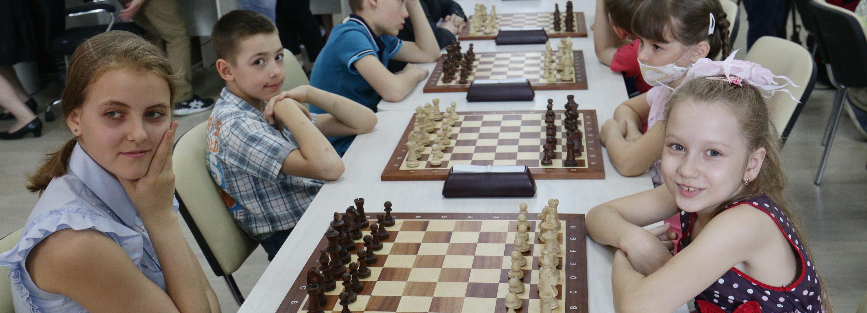 Командную борьбу на пяти досках устроили на турнире «Шахматная королева»