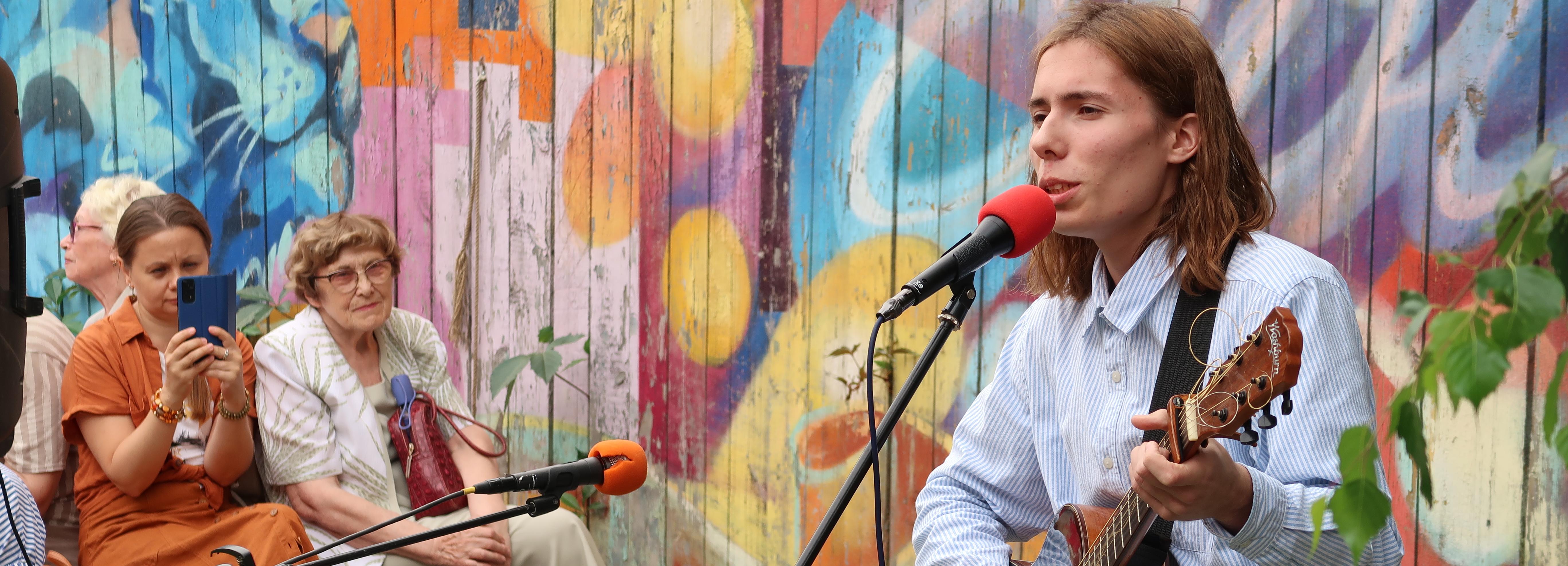 Две сотни новосибирцев собрались на вечер памяти Высоцкого