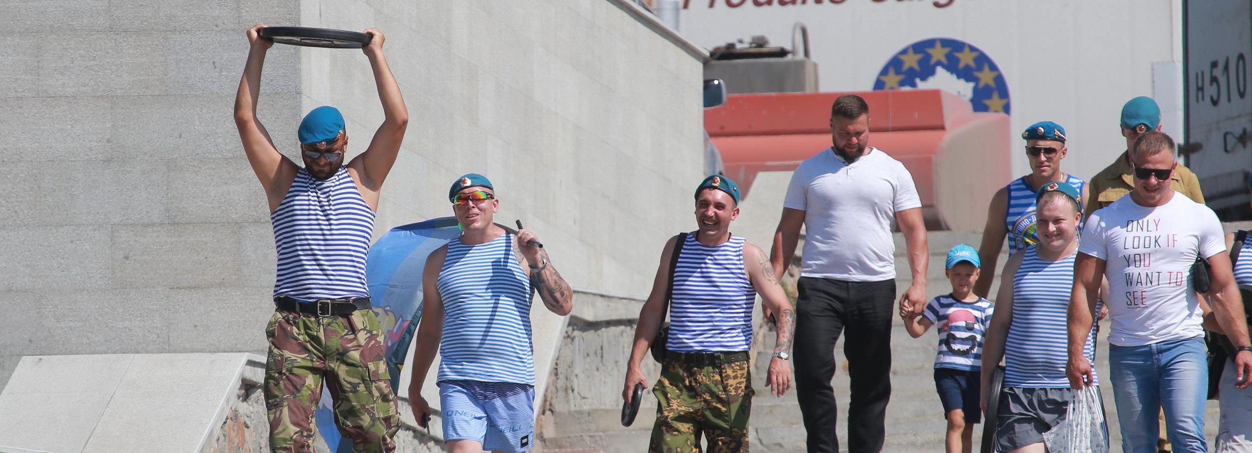 Не закатят концерт и не прыгнут в фонтан: День ВДВ отменён из-за вируса