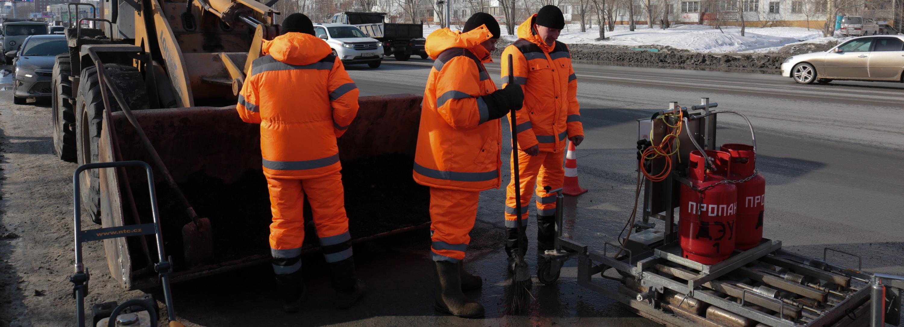 Дорожники запасли 209 тонн холодного асфальта для зимнего ремонта
