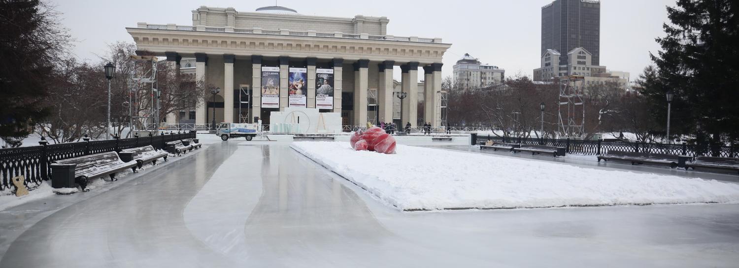 Иван Ургант посвятил песню новосибирскому катку необычной формы