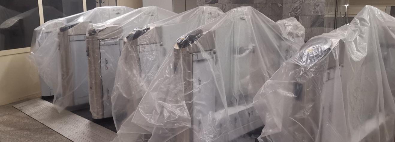 Новые турникеты со створками привезли на станцию метро «Речной вокзал»