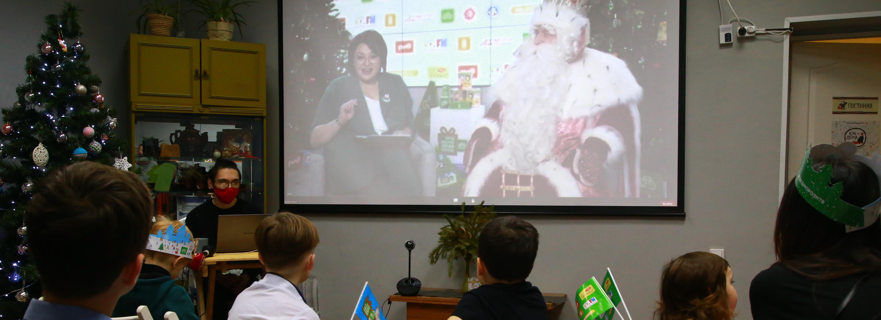 Дед Мороз из Великого Устюга призвал новосибирцев носить маски