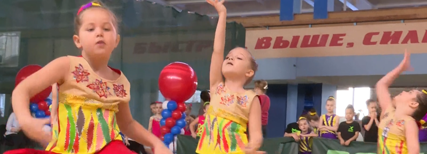 Артистичные и гибкие: юные сибирячки показали класс в аэробике