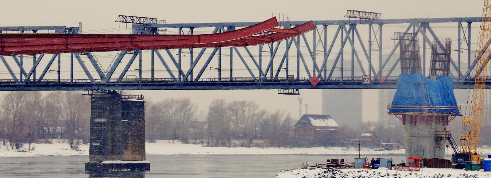 Собирать вантовый участок четвёртого моста начали на правом берегу Оби