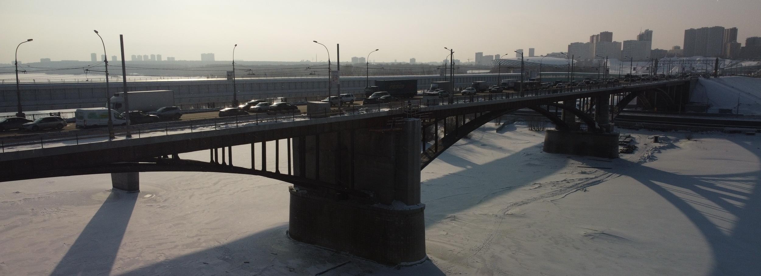 Состав рабочих для ремонта Октябрьского моста нарастили в три раза