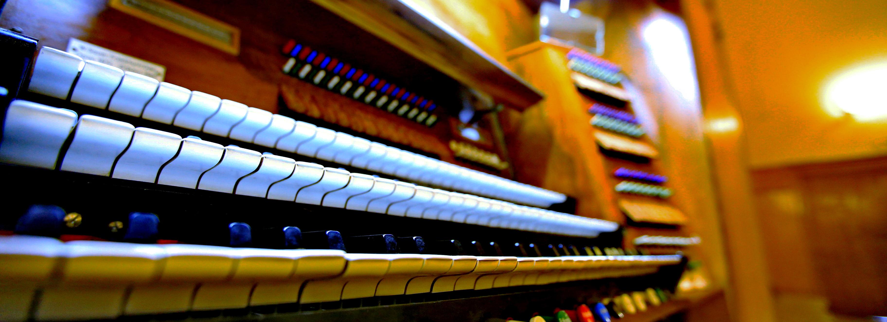 Орган с Филиппин зазвучал в католическом соборе Новосибирска