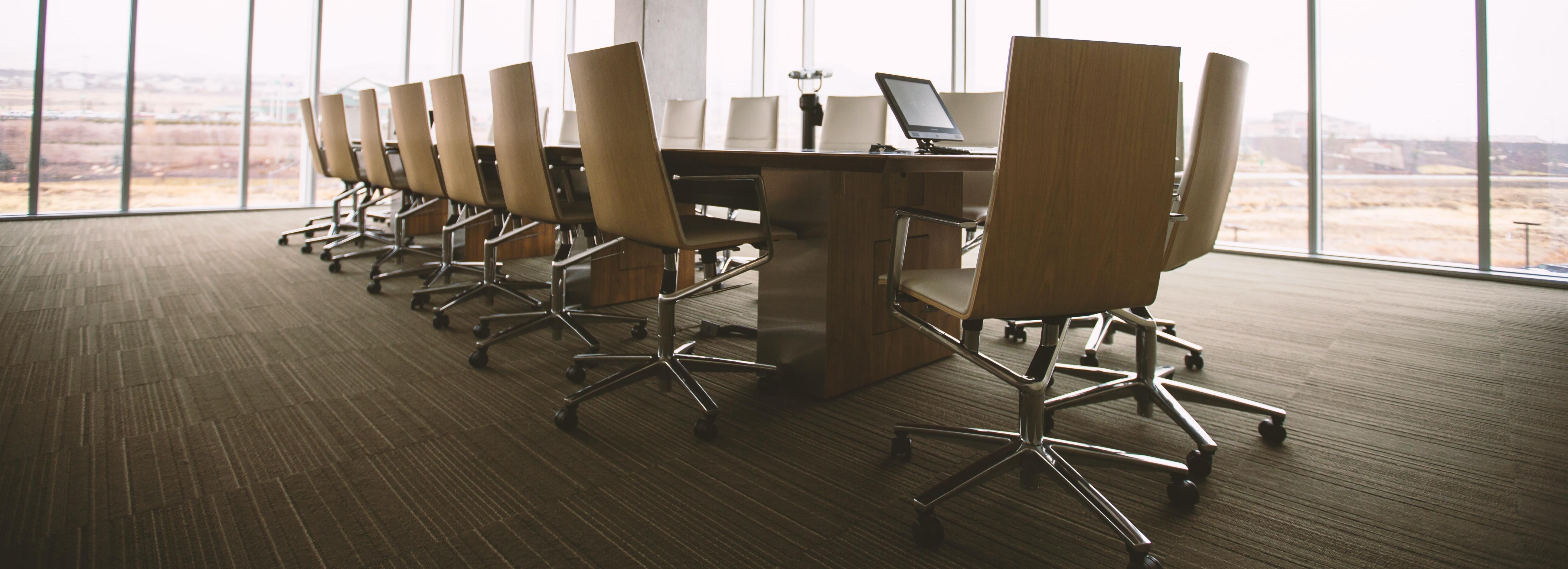 Работа в Новосибирске: раскряжёвщик, караульный и эксперт по облакам