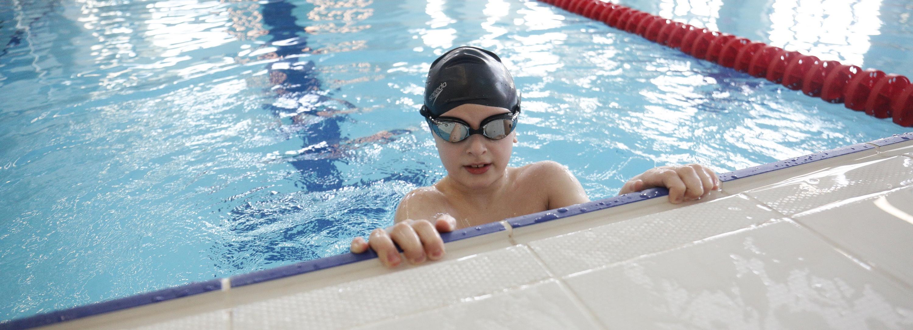 Новый спорткомплекс с бассейном и тренажёрами открыли на Золотой Ниве