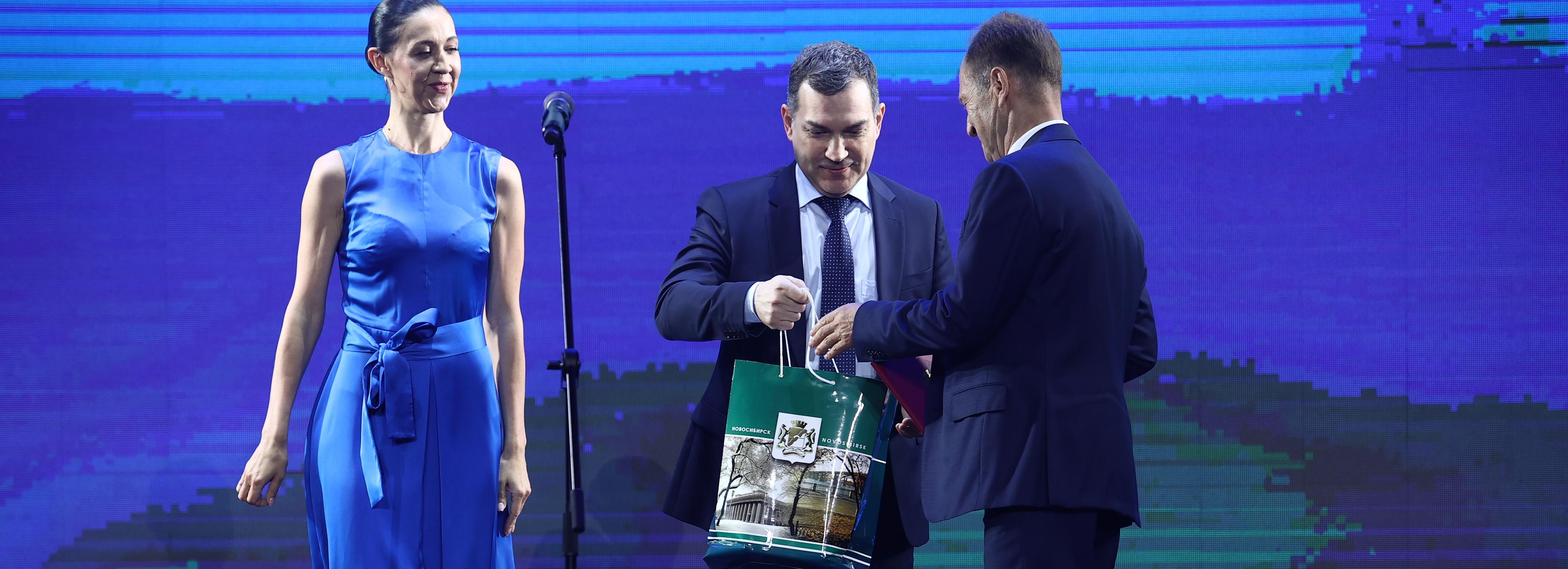 Мэр Кудрявцев поздравил новосибирский «Горводоканал» с 95-летием