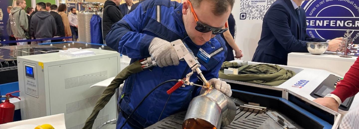 Погрузчик-сапёр и сварка в космосе: чем удивляет «МашЭкспо Сибирь»