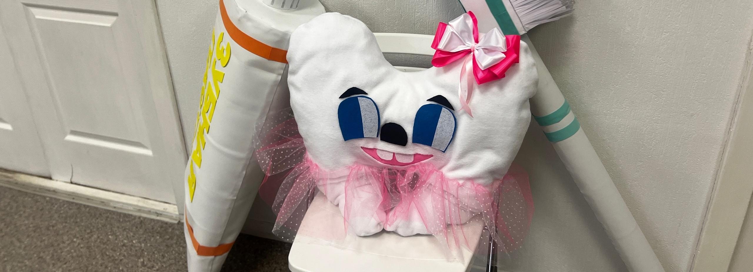 Стоматологи с Зубной феей навестили детей-инвалидов в центре «Заря»