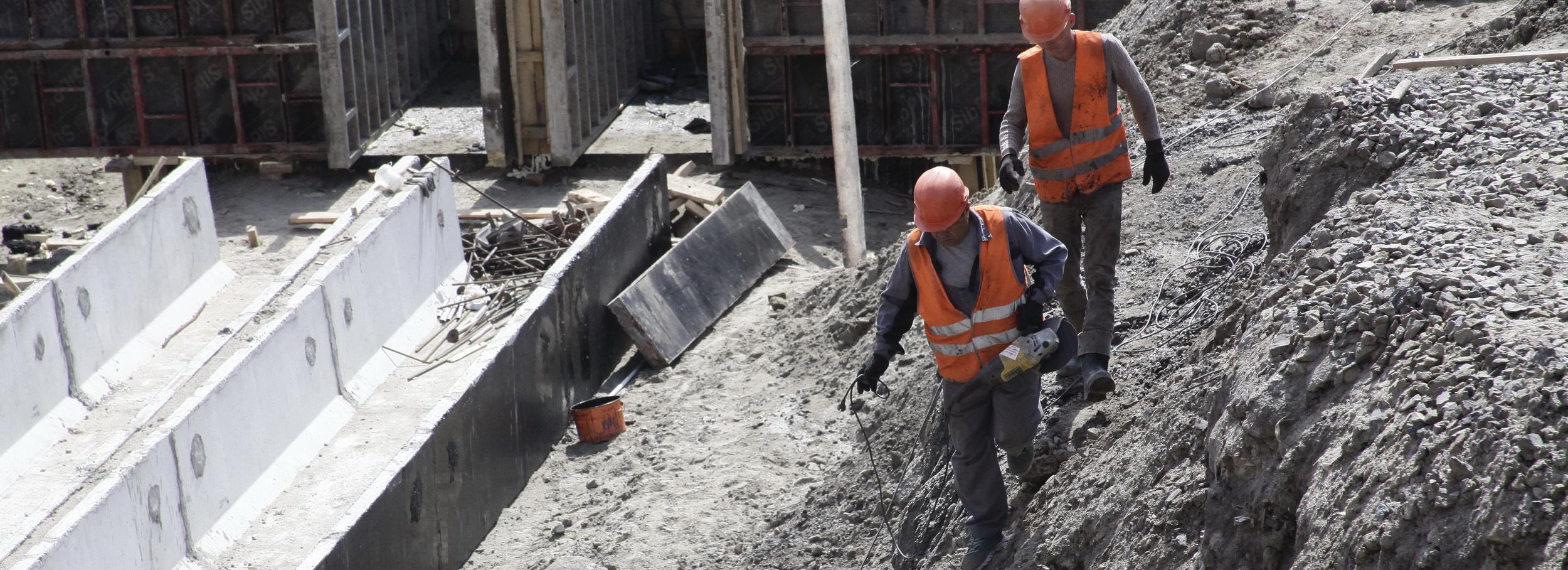 Движение на Волочаевской ограничили из-за ремонта водопровода