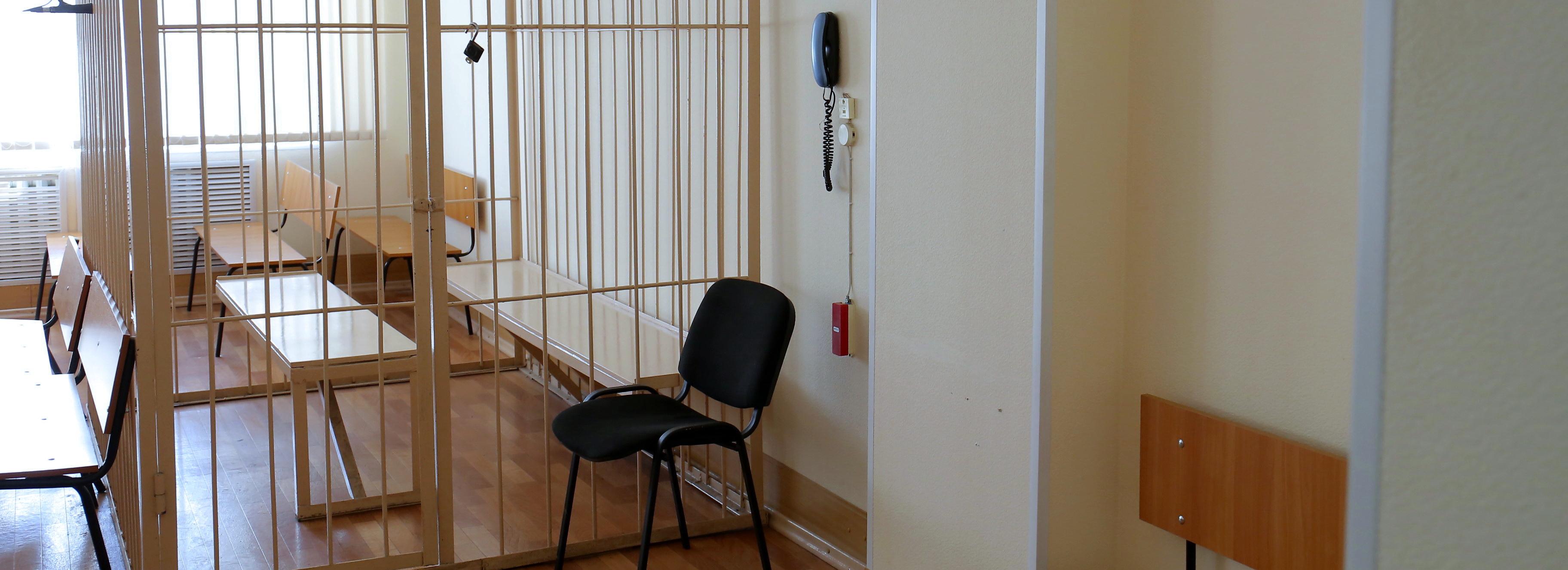 На экс-прокурора из Новосибирска завели дело о получении взятки