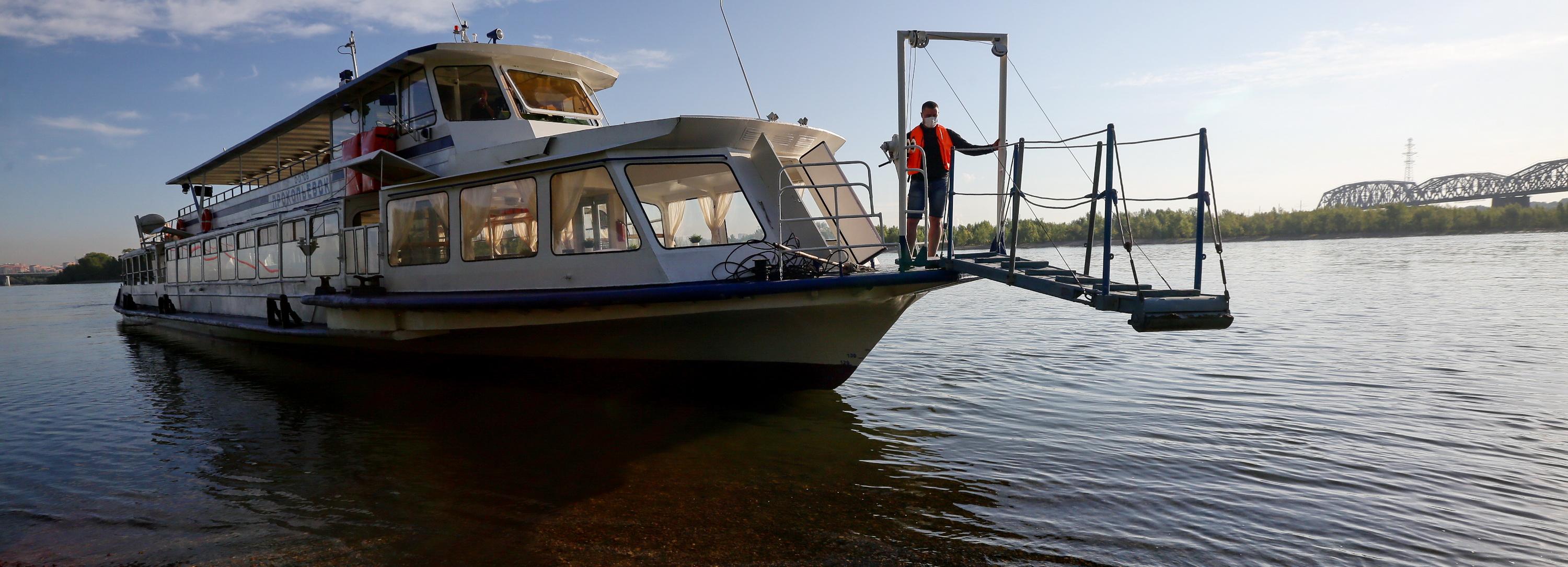 Речной трамвай запустили из Краснообска до Михайловской набережной