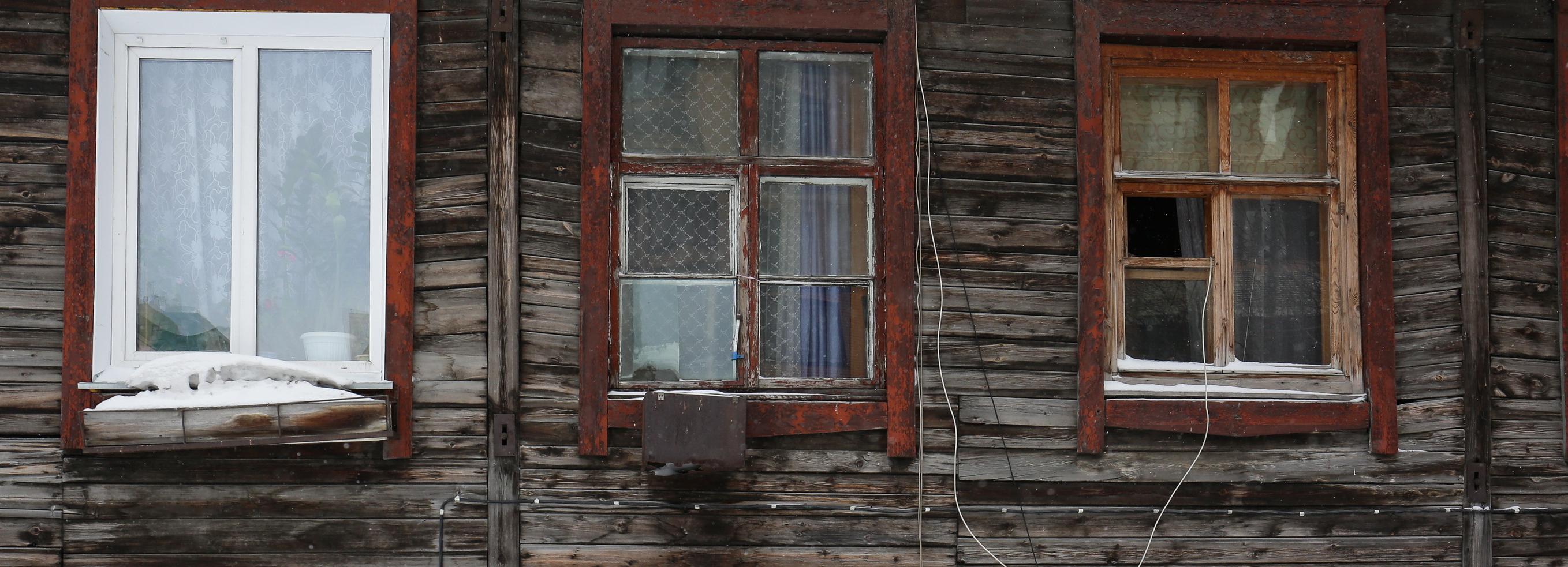 В центре Новосибирска снесут общагу с душем в подвале — как она выглядит