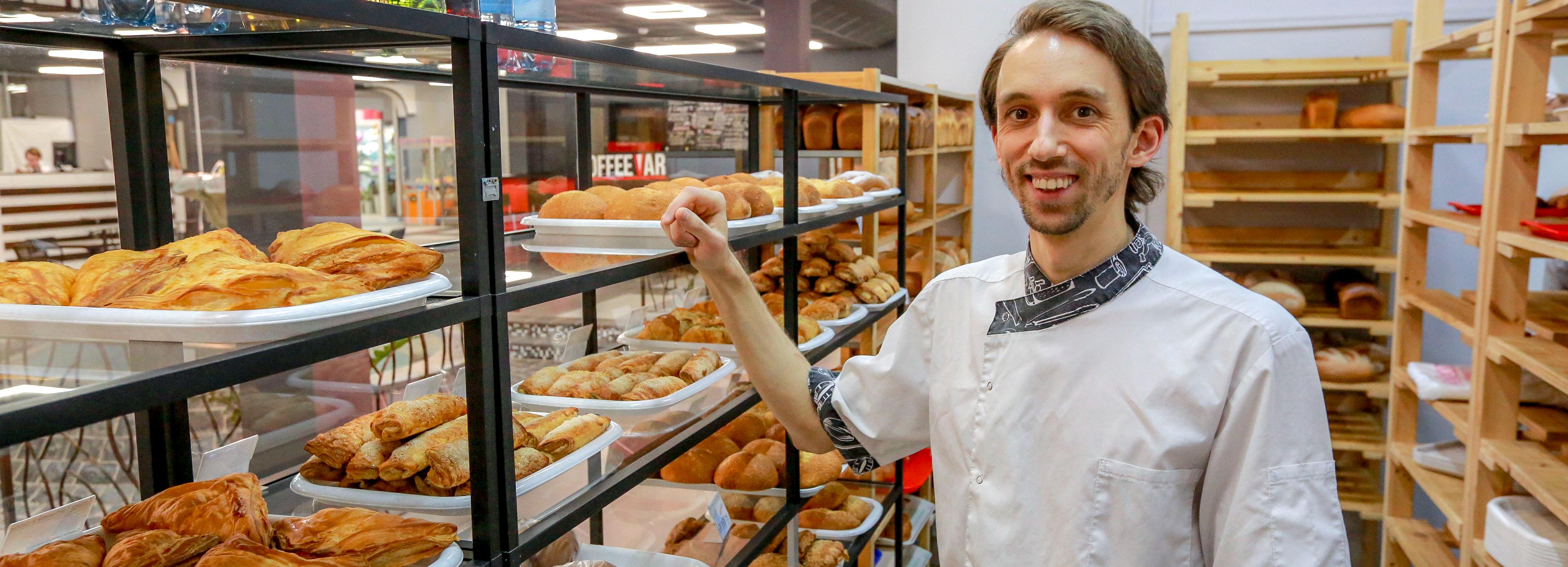 Пиццу — студентам, круассаны — строителям: репортаж из семейной пекарни