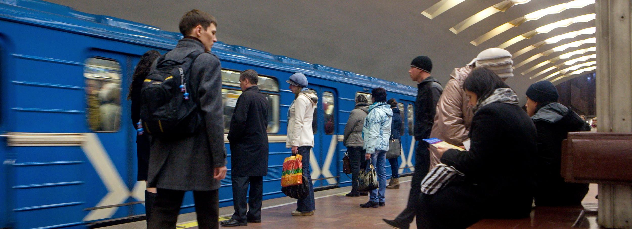Аудиокниги Горького для поездок в метро предложили скачать новосибирцам