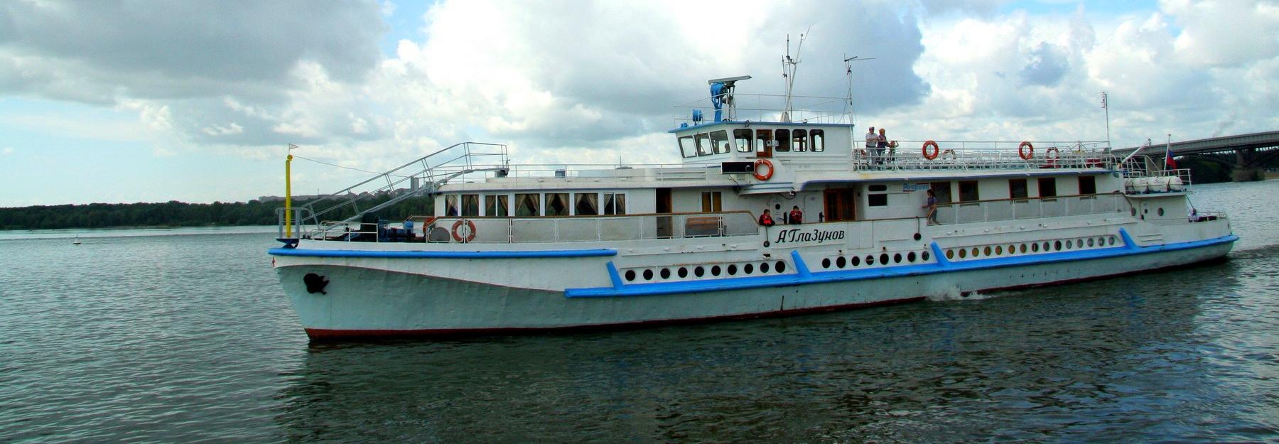 Афиша выходных: летние экскурсии, прогулки по воде и свидание на выставке