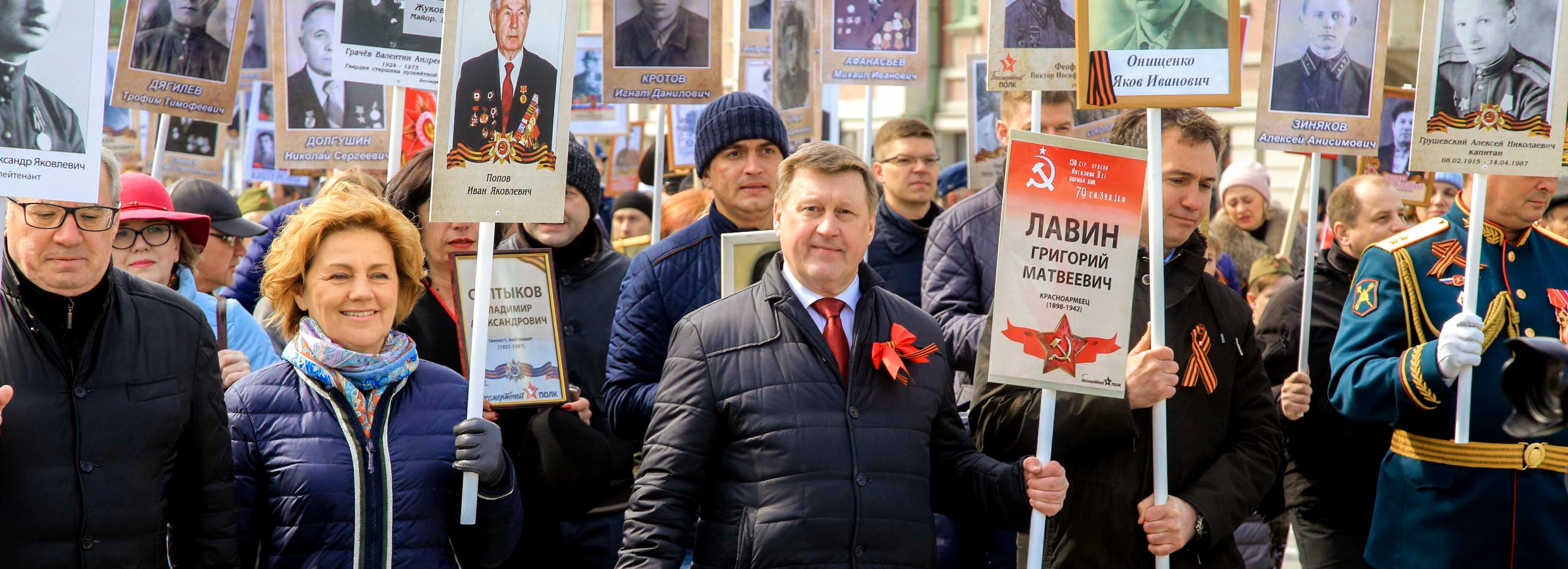 Мэр Новосибирска Анатолий Локоть поздравляет с Днём Победы