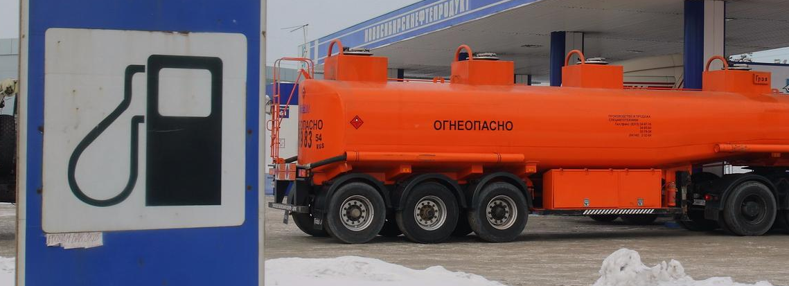 В Новосибирске полиция задержала парней, похитивших с заправки бензин