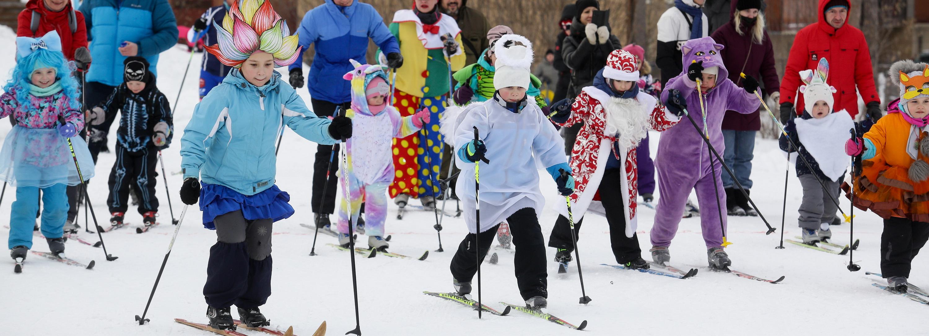 Костюмированным забегом в кигуруми открыли лыжный сезон в Новосибирске