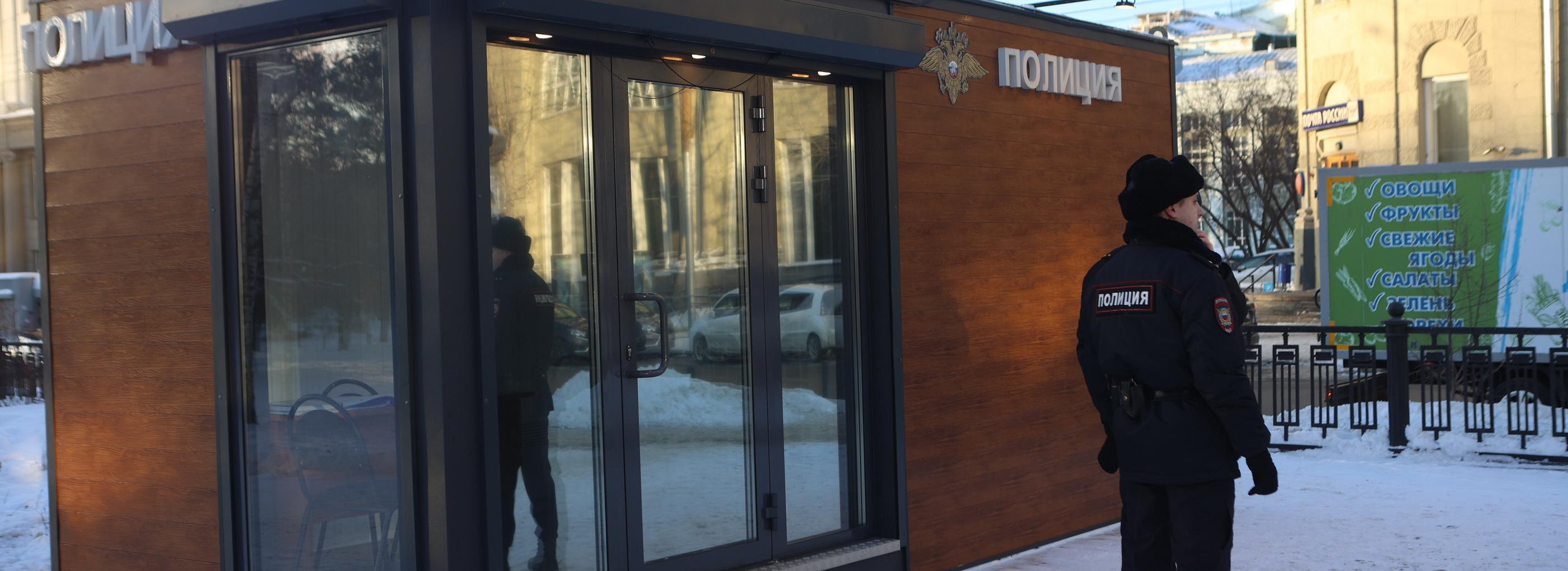 Мэр Кудрявцев открыл опорный пункт полиции в Первомайском сквере