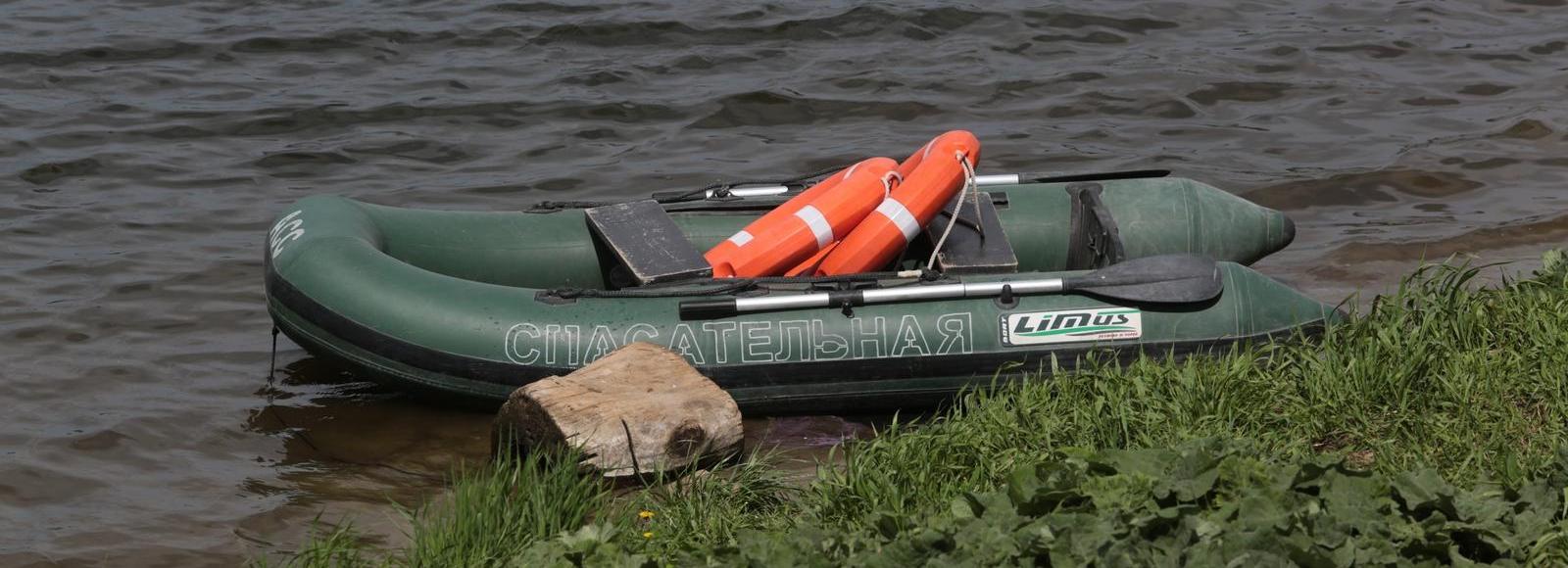 Жители деревни Лисьи Норки приготовили лодки