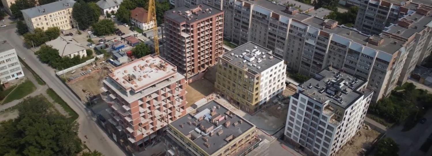 Урбан-виллы выросли в центре Новосибирска вместо ветхого жилья