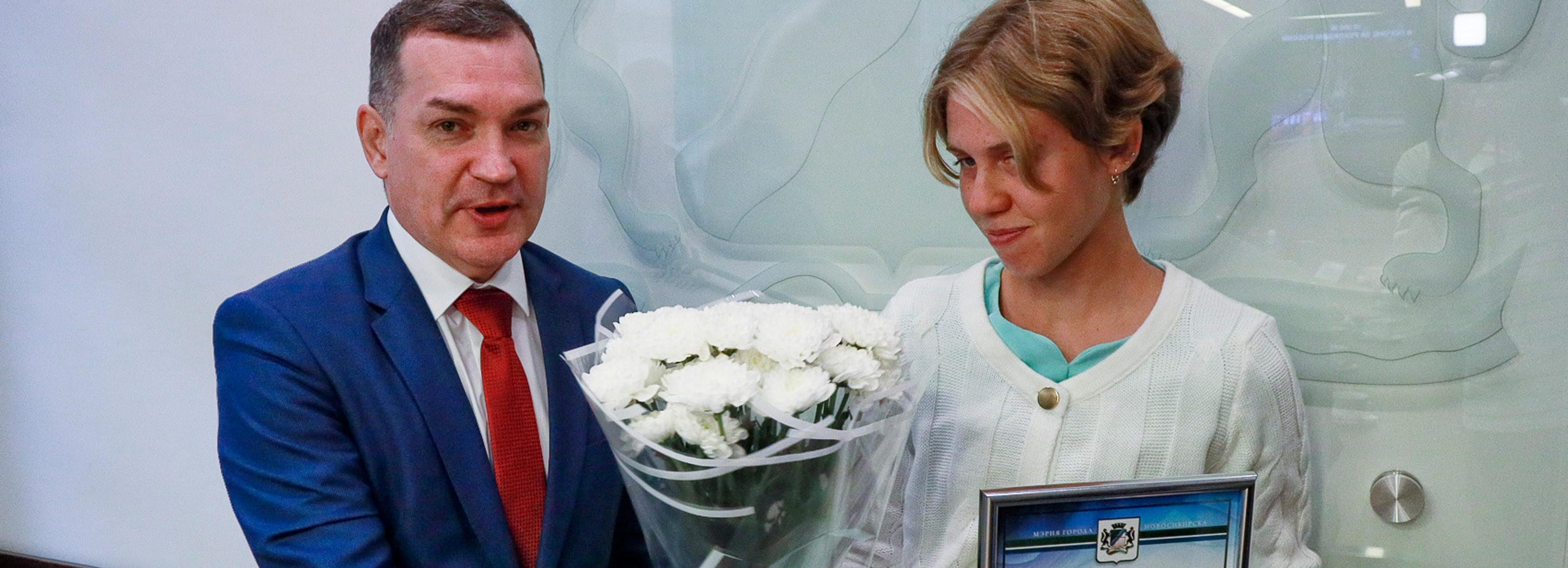 Легкоатлетка Ермакова рассказала мэру Кудрявцеву о победе в Казани