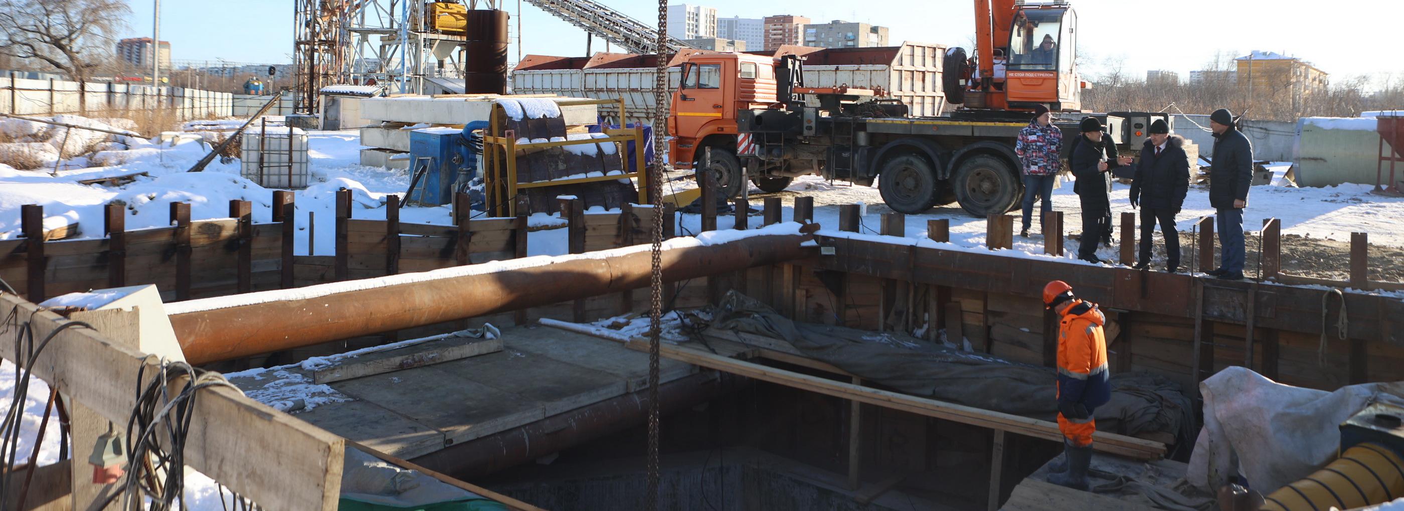 Мощный коллектор для нескольких микрорайонов строят на Невельского