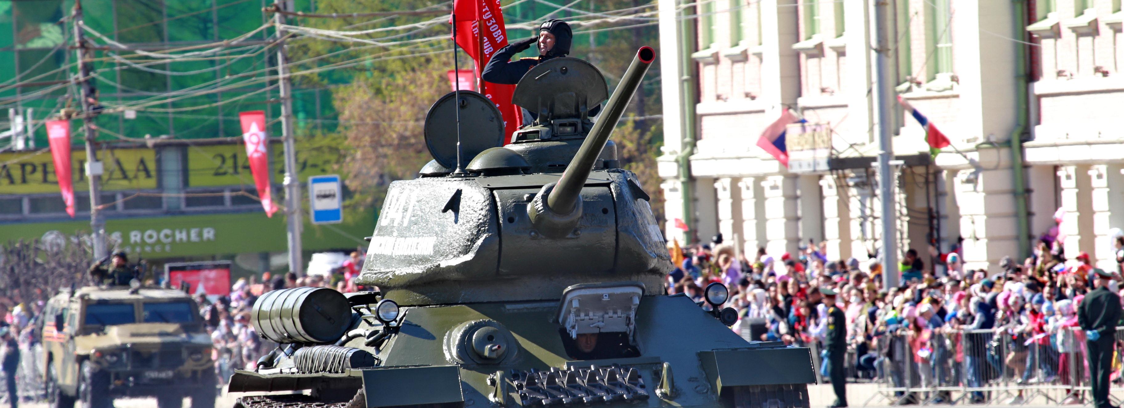 Семь участников войны посетят парад Победы на площади Ленина