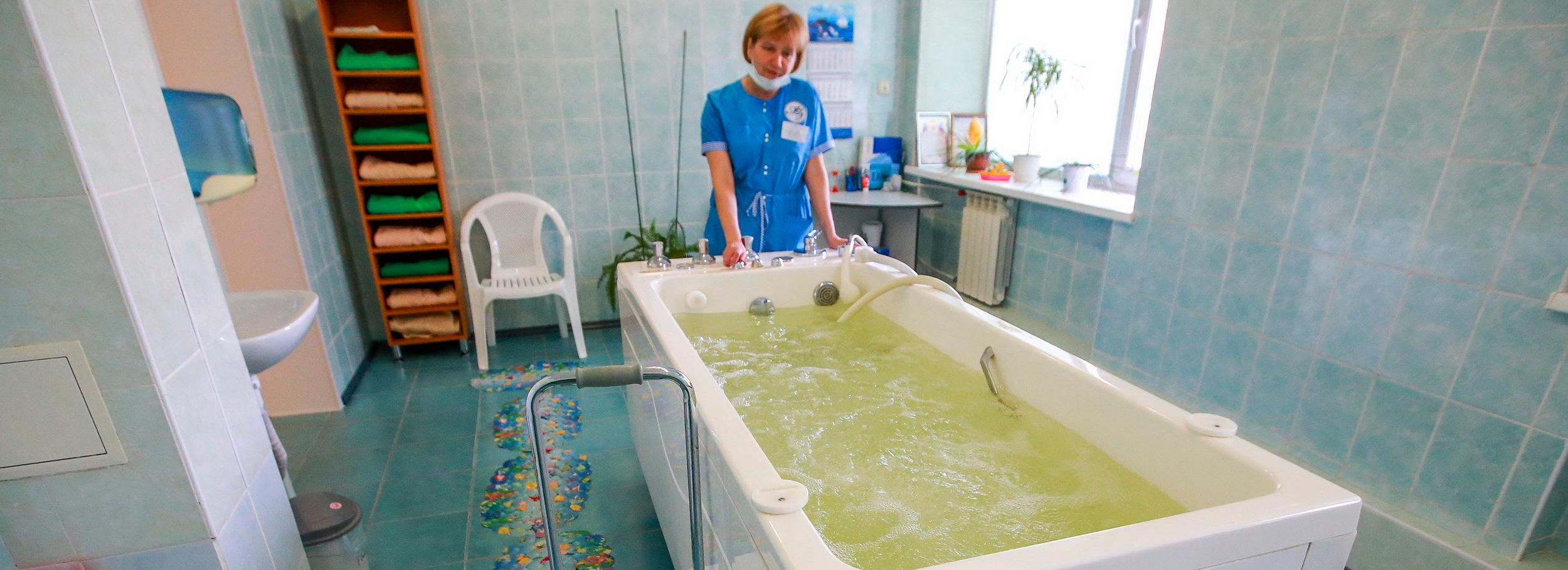 Углекислотные ванны и Алиса лечат детей в центре «Морской залив»