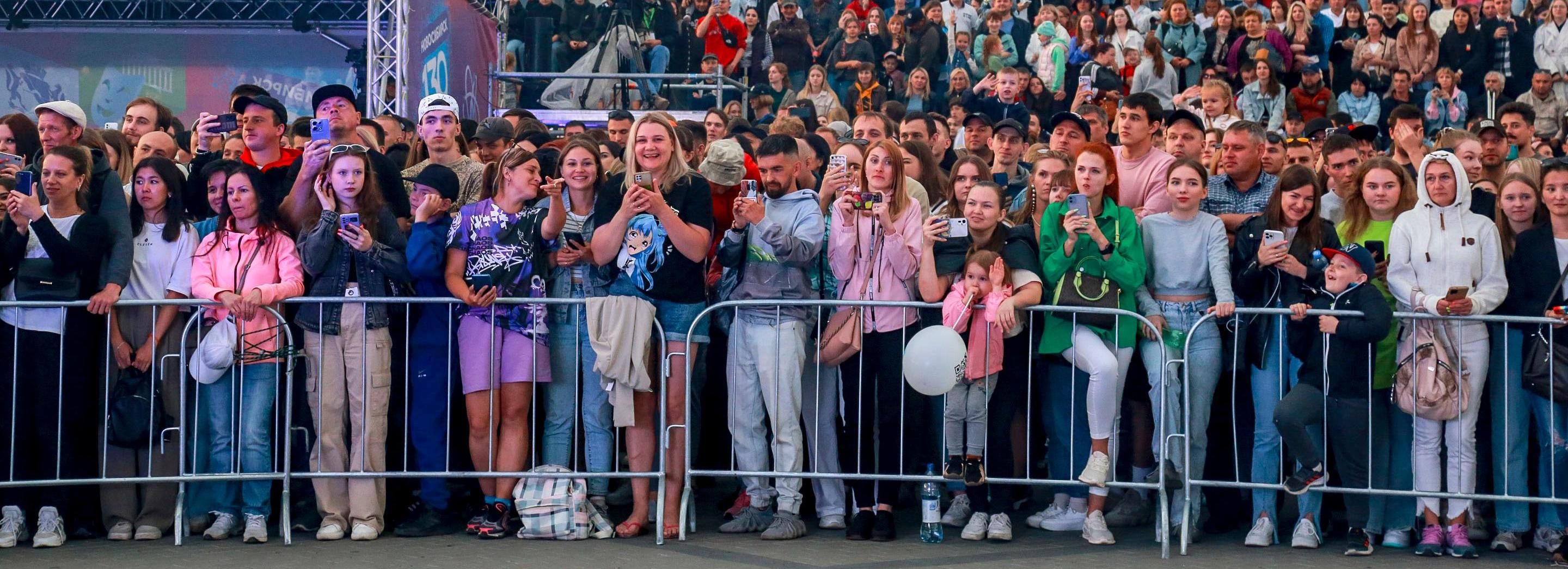 Мэр Кудрявцев: 800 детей спели хором на Михайловской набережной